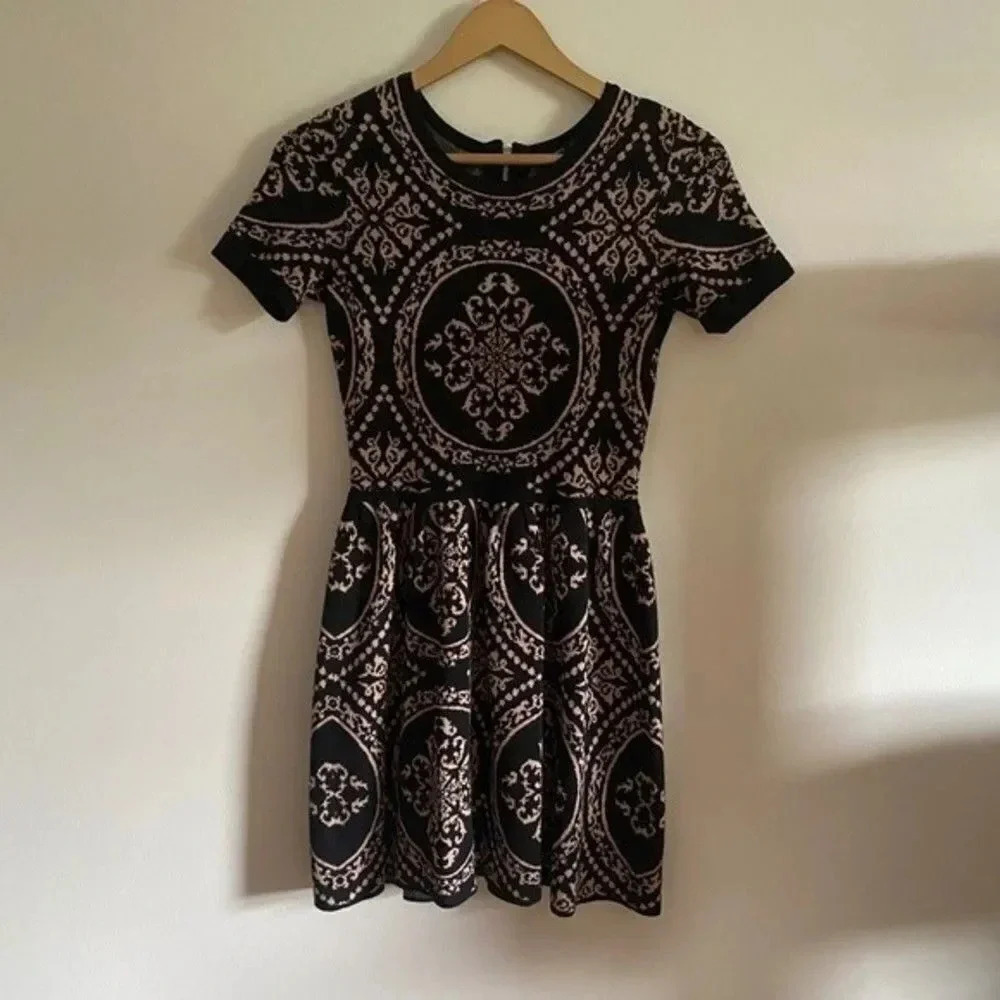 Romeo + Juliet Couture Sweater Dress - Picture 3 of 11